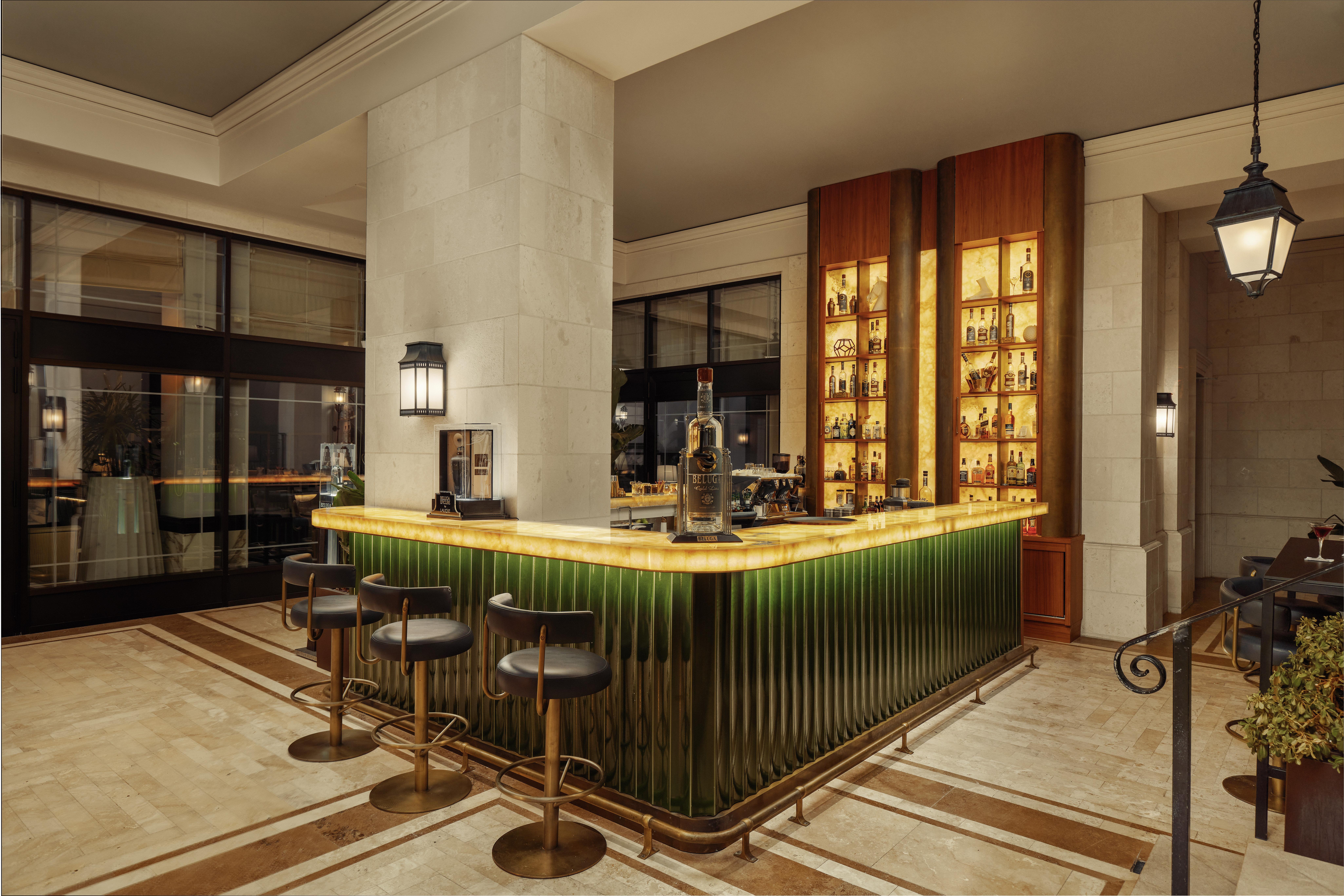 Regent Porto Montenegro Τίβατ Εξωτερικό φωτογραφία The bar at the hotel