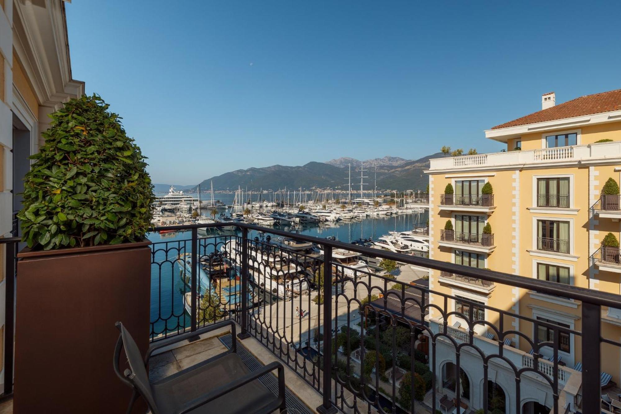Regent Porto Montenegro Τίβατ Εξωτερικό φωτογραφία View of the port of Glyfáda