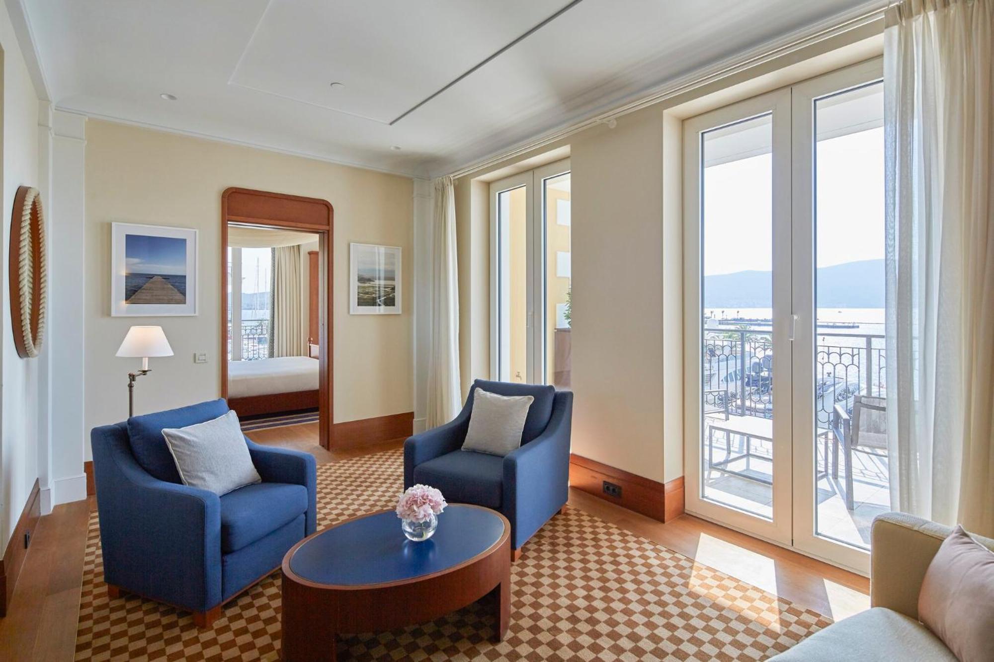 Regent Porto Montenegro Τίβατ Εξωτερικό φωτογραφία A suite at the InterContinental Geneva