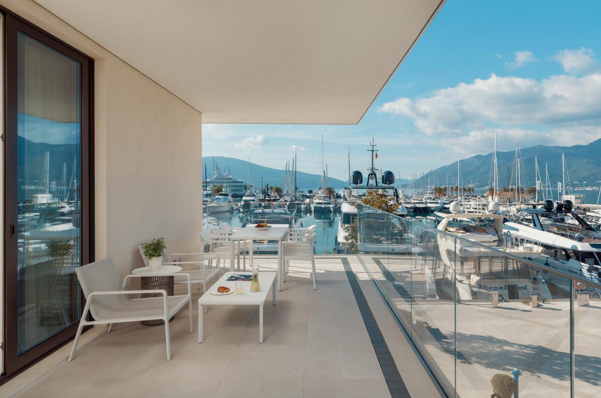 Regent Porto Montenegro Τίβατ Εξωτερικό φωτογραφία View of the Port of Glyfáda