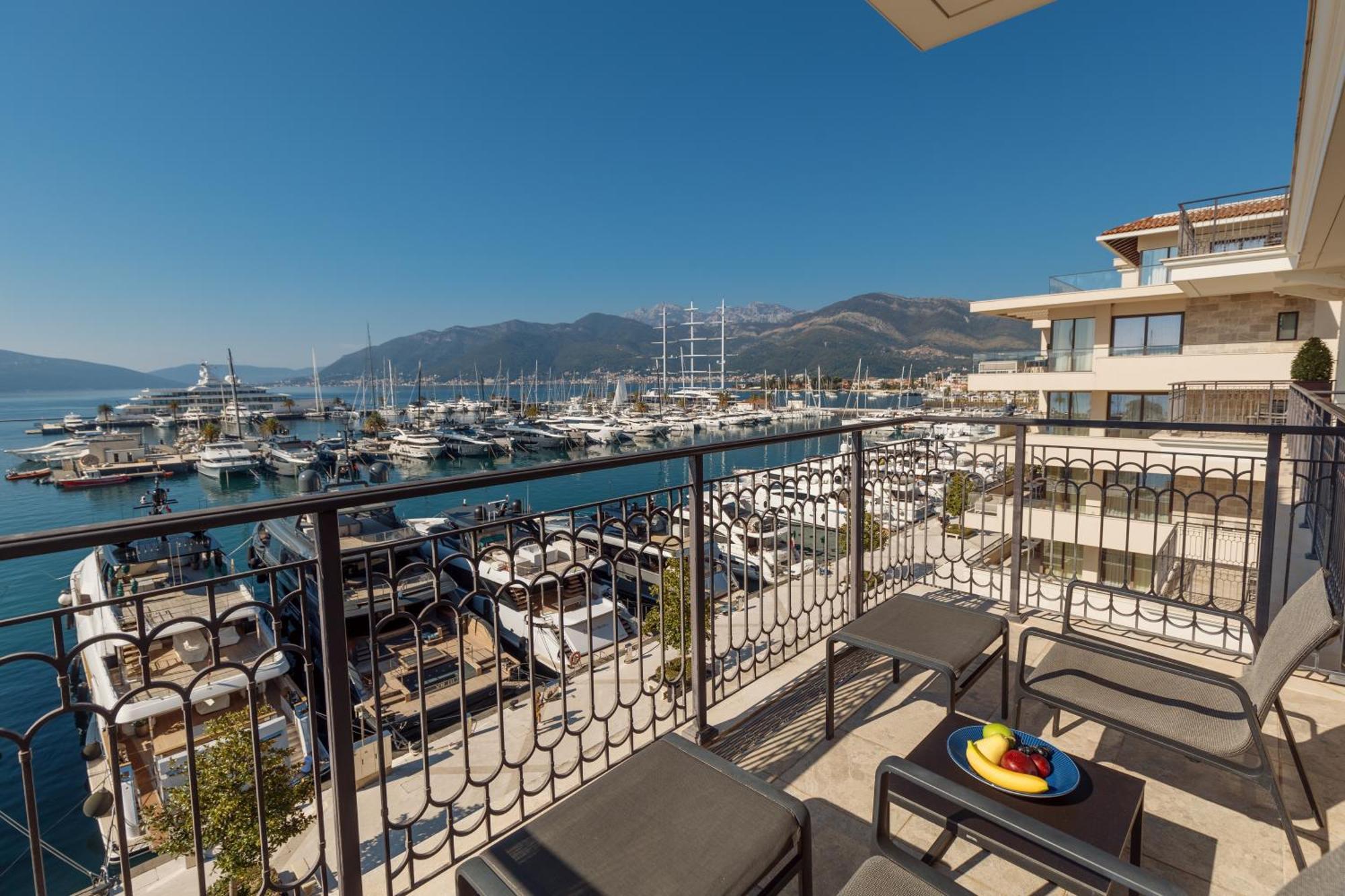 Regent Porto Montenegro Τίβατ Εξωτερικό φωτογραφία View of the port of Glyfáda