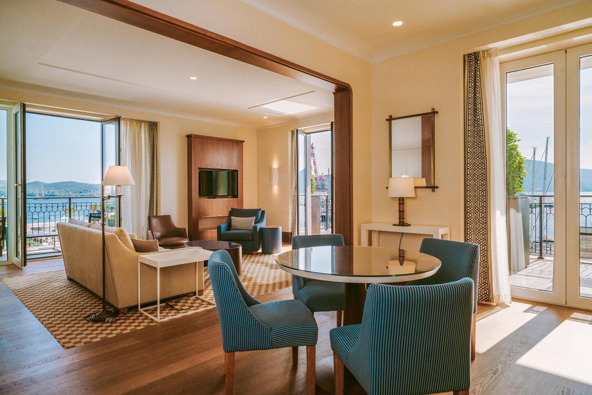 Regent Porto Montenegro Τίβατ Εξωτερικό φωτογραφία A suite at the InterContinental